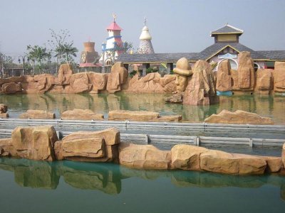 游樂(lè)園假山